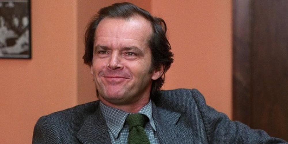 
Фильм «Сияние» — был снят по книге короля ужасов Стивена Кинга. На телеэкраны он вышел в 1980 году, но даже сейчас он остается самым лучших фильмом ужасов.