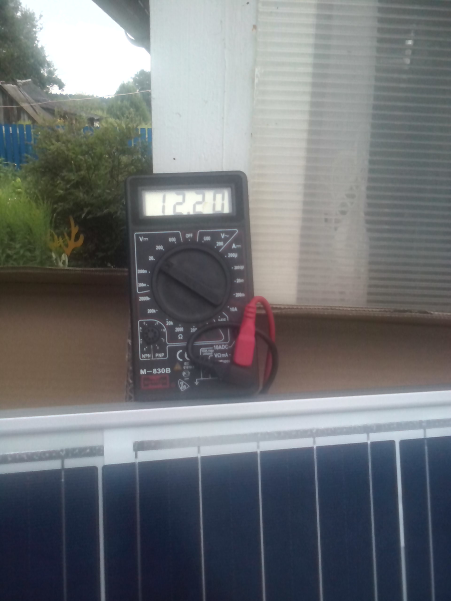 Показания напряжения на солнечной панели при сплошной облачности.