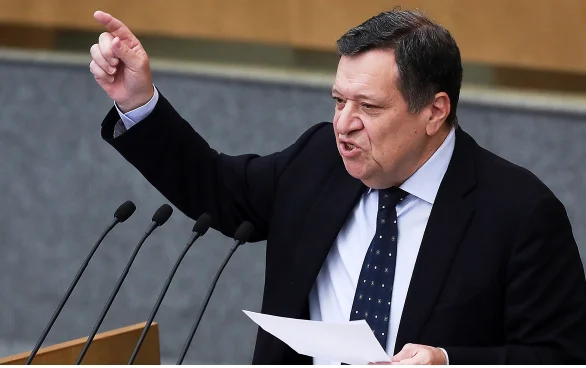макаров на выступлении. фото из думы