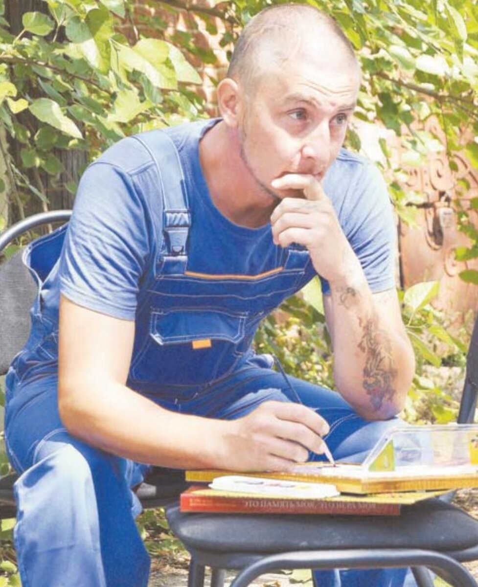 С детства 34-летний бутурлиновец Павел Каландаров любил рисовать, поэтому поступил в детскую школу искусств на художественное отделение.