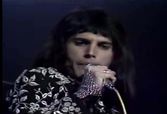 кадр взят из видео "Keep Yourself Alive"(Queen Official)