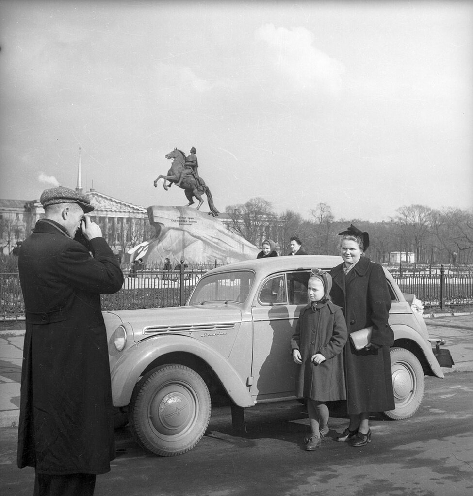 Символ роскоши СССР: обладатели личных автомобилей | Russiainphoto.ru –  История России в фотографиях | Дзен