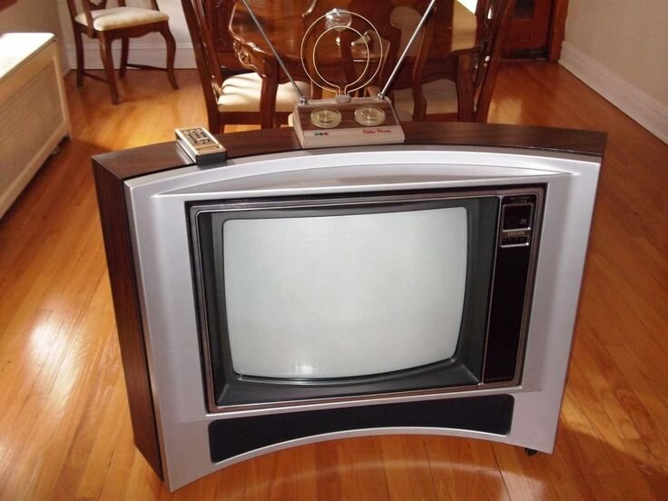 Телевизор тувио 43. Телевизор zenith. телевизор зенит. zenith 16f25 телевизор. телевизоры зенит американские.