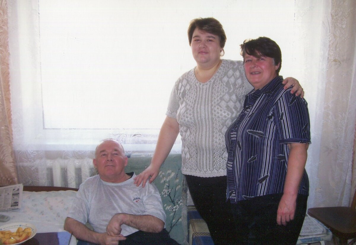 Шурик  с сестрой и снохой