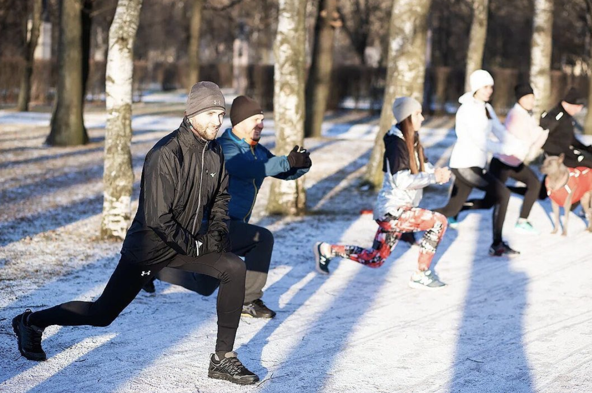 Бег в осеннем лесу