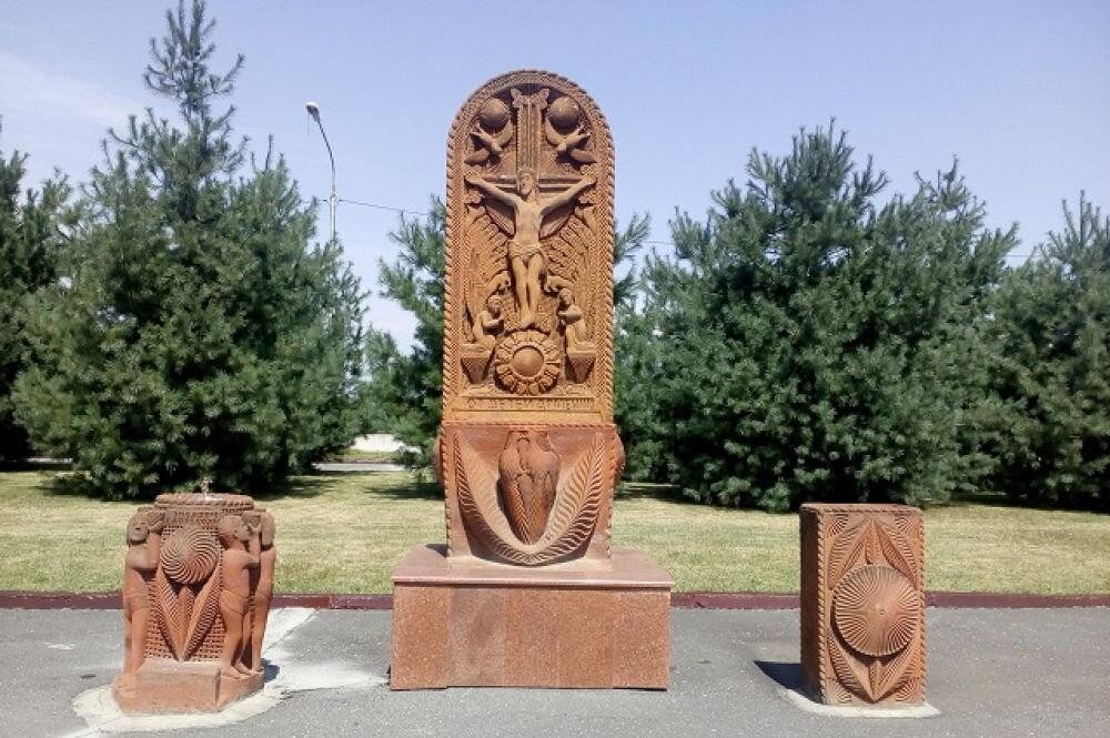 Армянский хачкар на кладбище в Беслане  https://stav.aif.ru/society/person/gorod_angelov_v_beslane