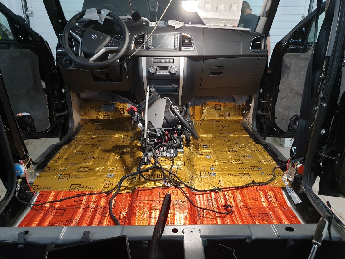 Материалы
Виброизоляция 
Joker 2.0 двери, крыша 
Шумофф М2 карты всех дверей, пластиковые локеры, изготовление батонов
Шумофф М3 задняя часть пола  багажник 
Шумофф М4 передняя часть пола, задние арки снаружи и со стороны салона 
Шумофф L2 крышка багажника 