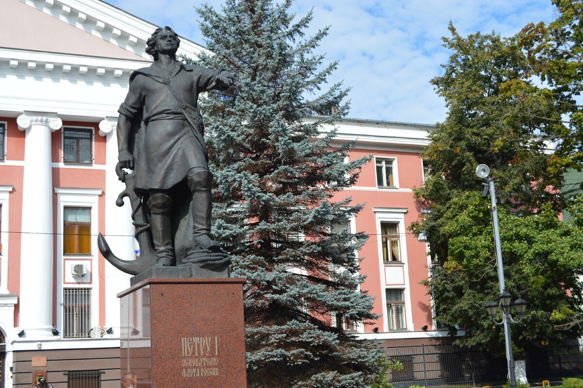 Памятник Петру Первому