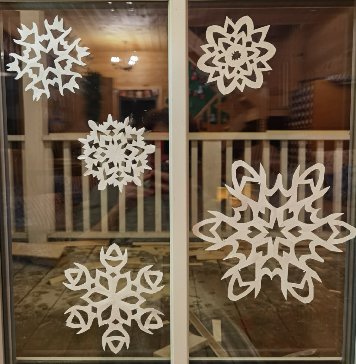 Снежинки трёх размеров