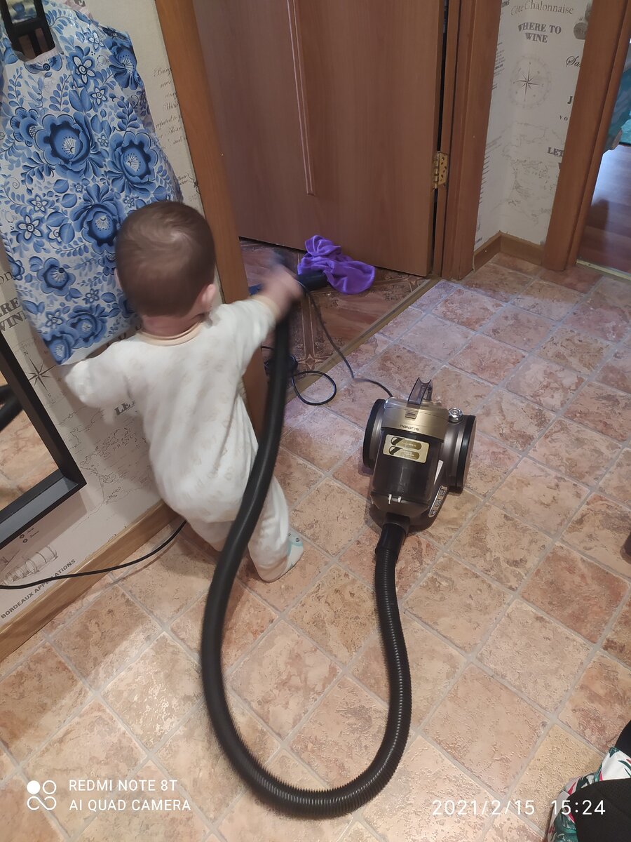 Половую тряпку пылесос так и не осилил. 