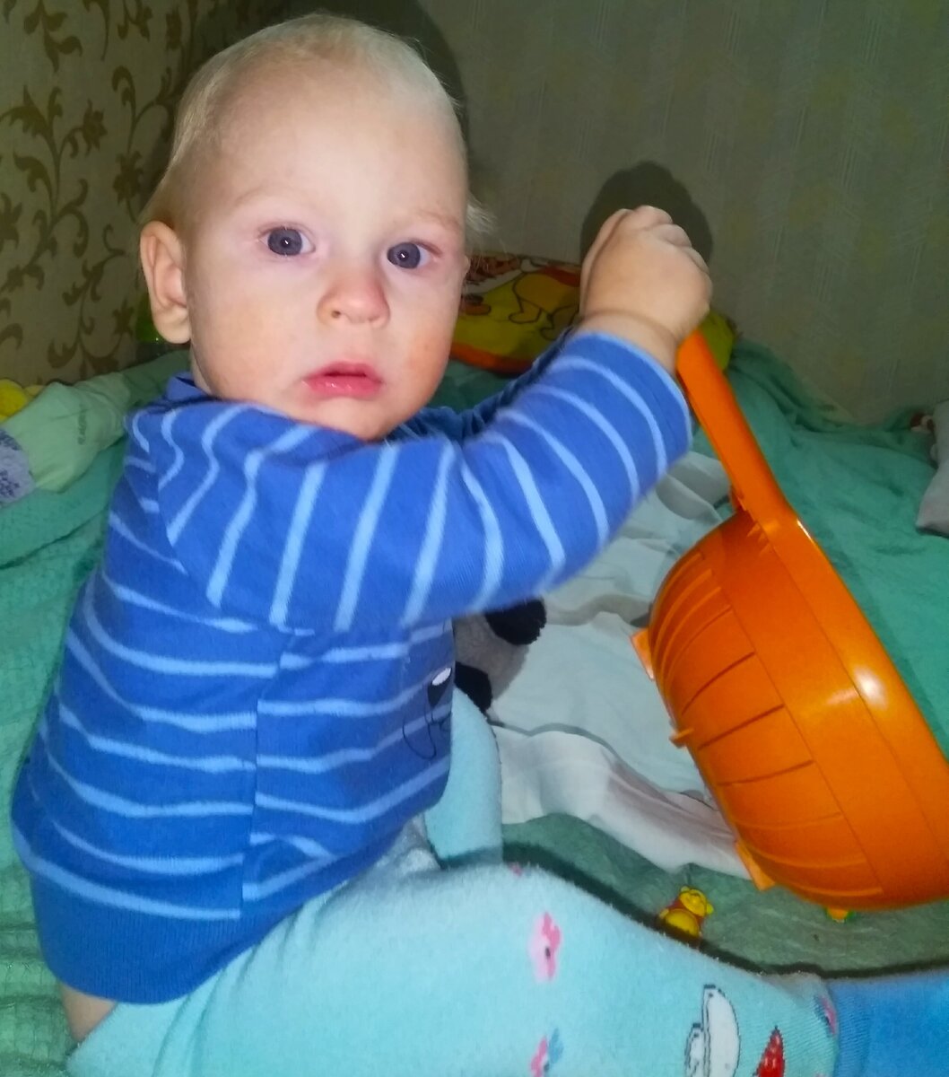 Дуршлаг — лучшая игрушка.