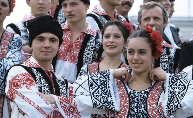 АНСАМБЛЬ МОЛДАВСКОГО ТАНЦА *ЖОК*. (history-doc.ru)