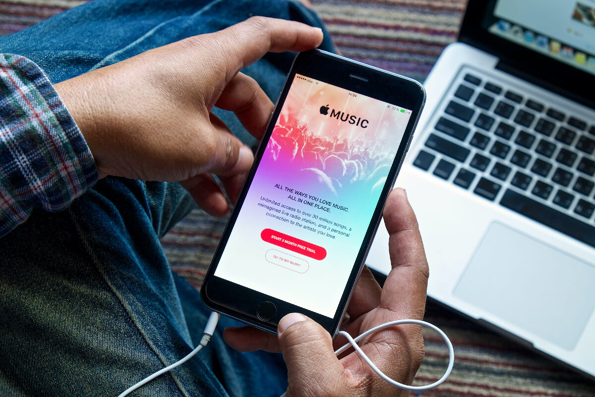 Можно ли прослушивать музыку на iPhone без входа в интернет | 🖥️ Маленькие  хитрости | Дзен