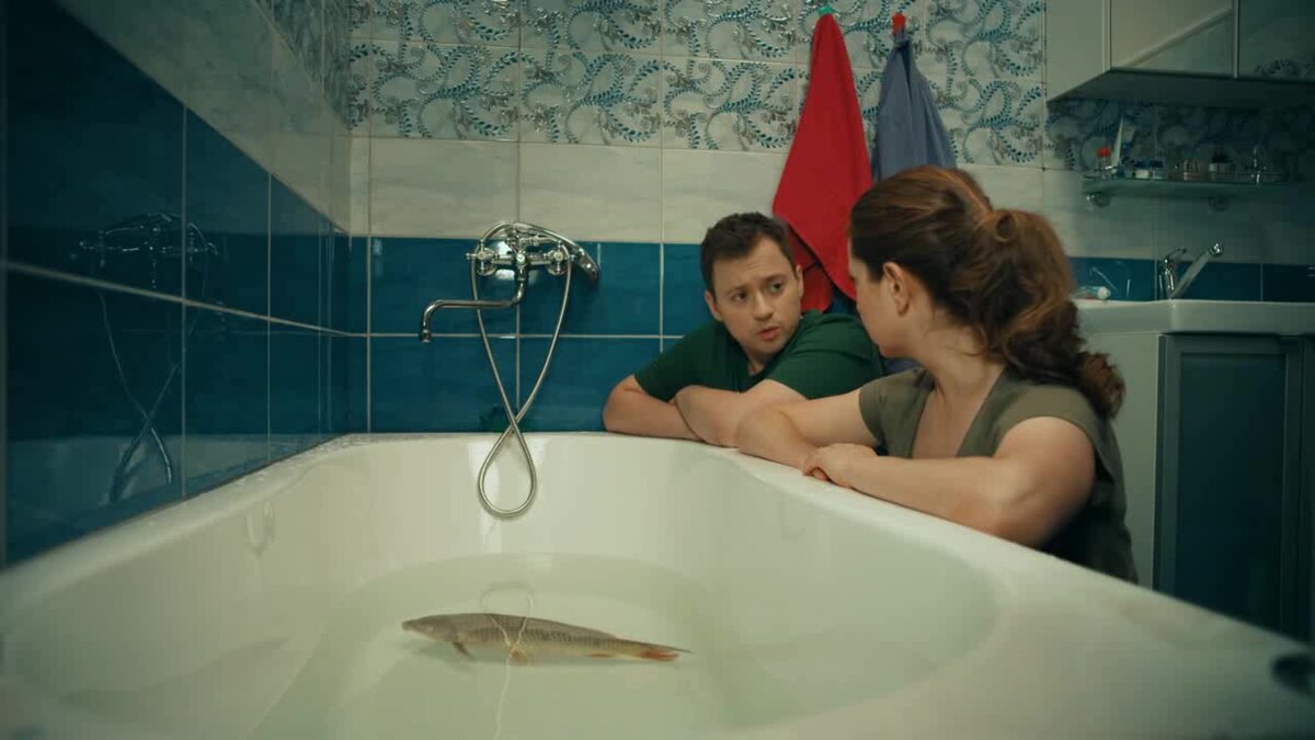 Кадр из молодежного сериала "СашаТаня"