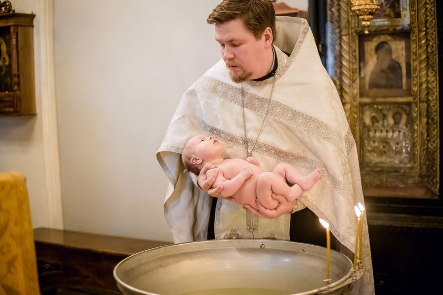 Обязательно ли крестить ребёнка на 40-й день после родов?