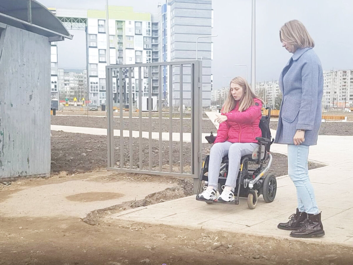 Новый парк в Южном. Недоступный вход со стороны остановки общественного транспорта 