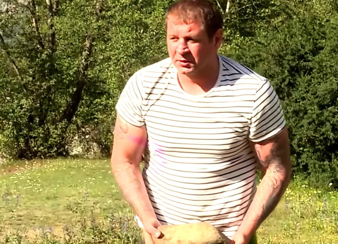 Александр Емельяненко усердно готовится к предстоящим боксерским поединкам