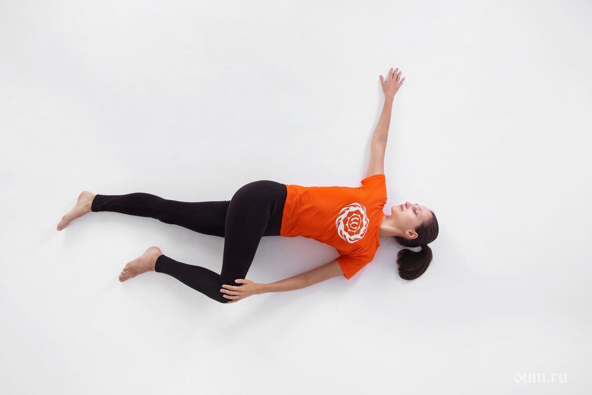 Супта Матсиендрасана - скрутка в положении лежа