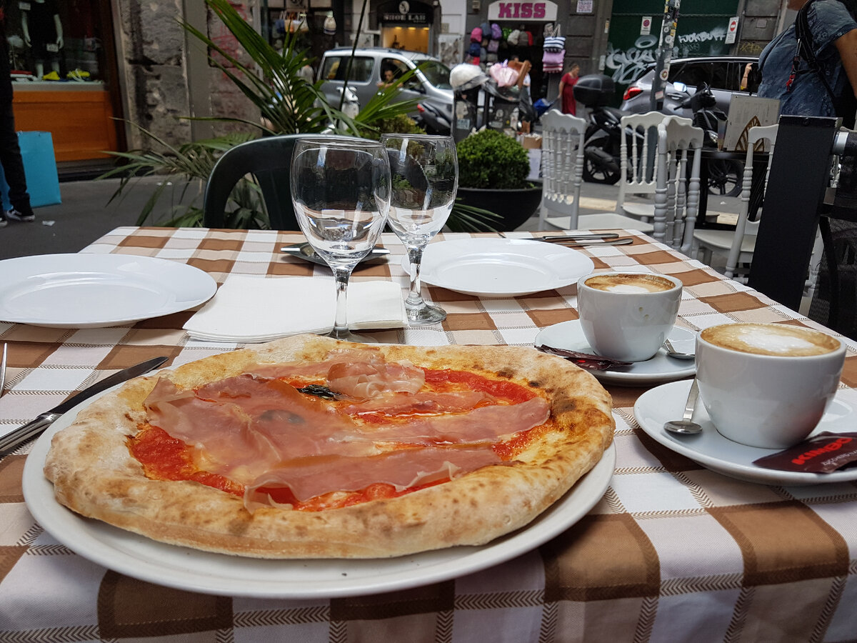 Пицца в Неаполе. Фото из архива автора 