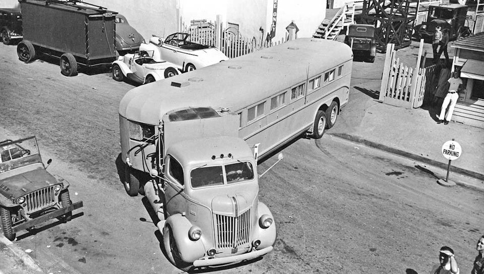 Скорее всего он был похож на него. Фото оригинала не сохранилось.