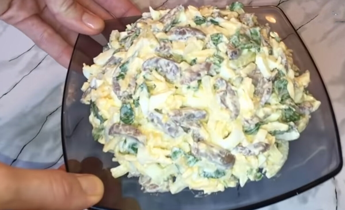 Это удивительно вкусно, да и судя по названию - салат “Сердцеедка” уже покорил не одно сердце и стал настоящим любимчиком на праздничном застолье! Ой, это так вкусно.-3