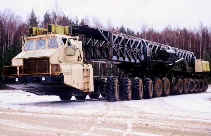 В Советском Союзе производилось огромное самых разнообразных грузовиков. Некоторые из них имели весьма узкую сферу применения и откровенно странный внешний вид. Большинство таких машин никогда не видела львиная доля простых соотечественников, так как использовались они на специальных производствах, секретных объектах или в вооруженных силах.