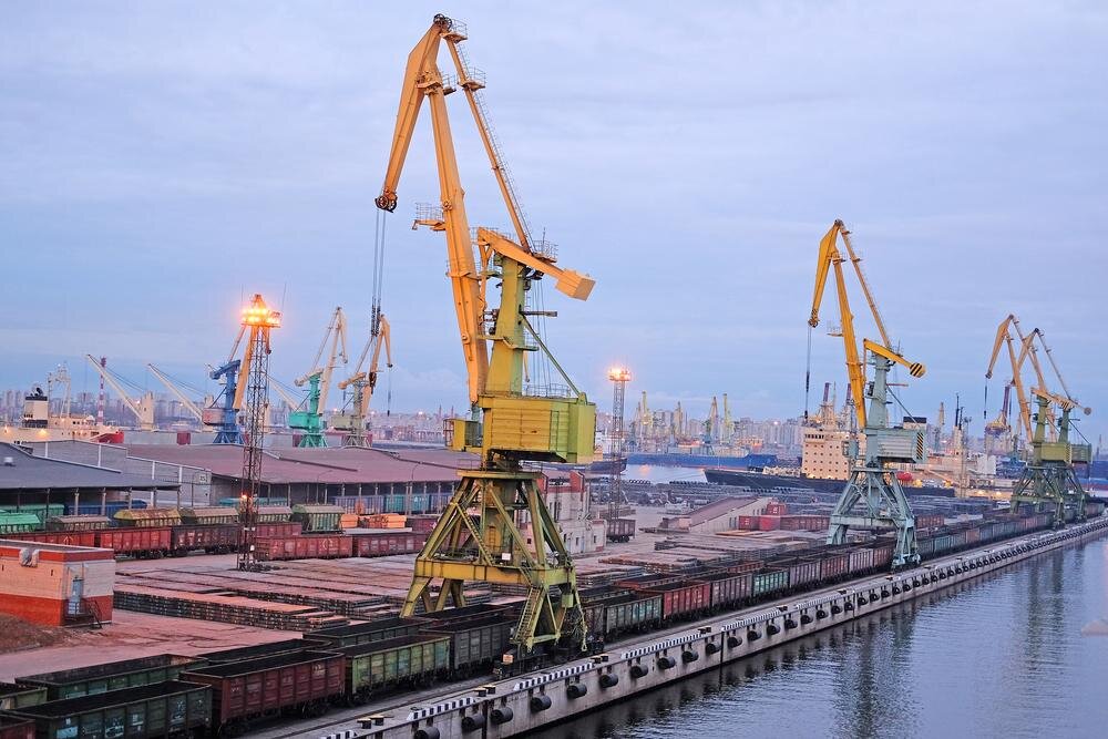 Грузовой порт Санкт-Петербурга
