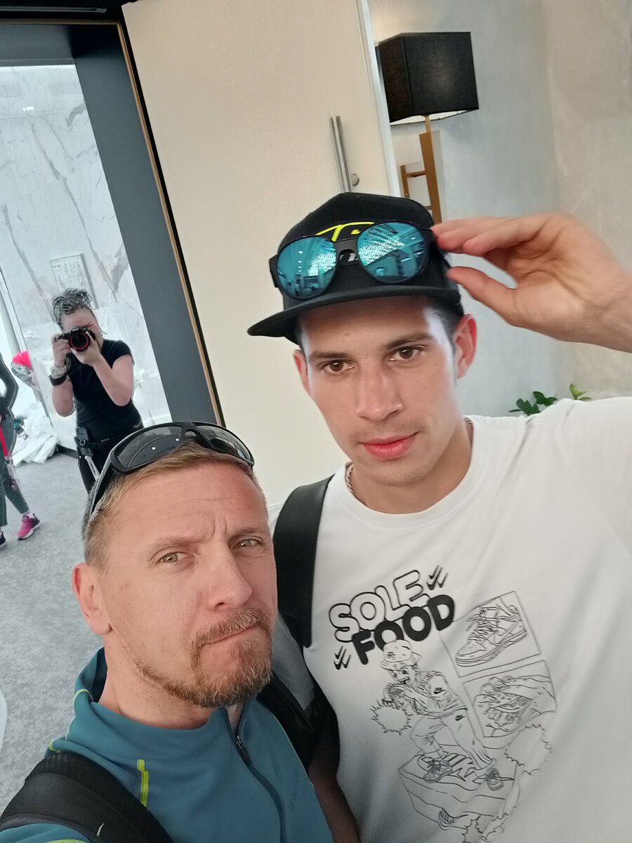 С Давидом Леоновым, уверенно смотрящим в следующие дни)