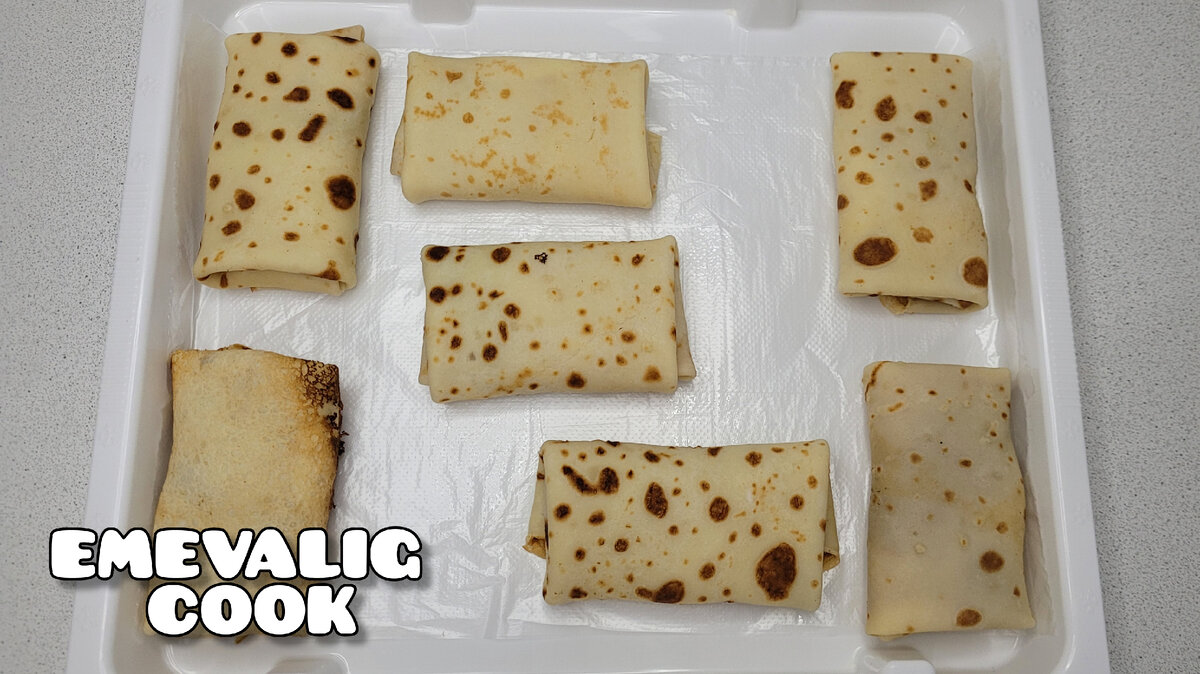 Блинчики с творожной начинкой.