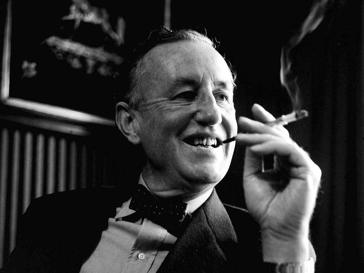 Ian fleming. Йен Флеминг.