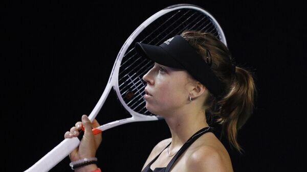    Анетт Контавейт (Эстония) в матче 2-го круга одиночного разряда среди женщин на турнире "ВТБ Кубка Кремля" против Кристины Младенович (Франция).© РИА Новости / Антон Денисов
