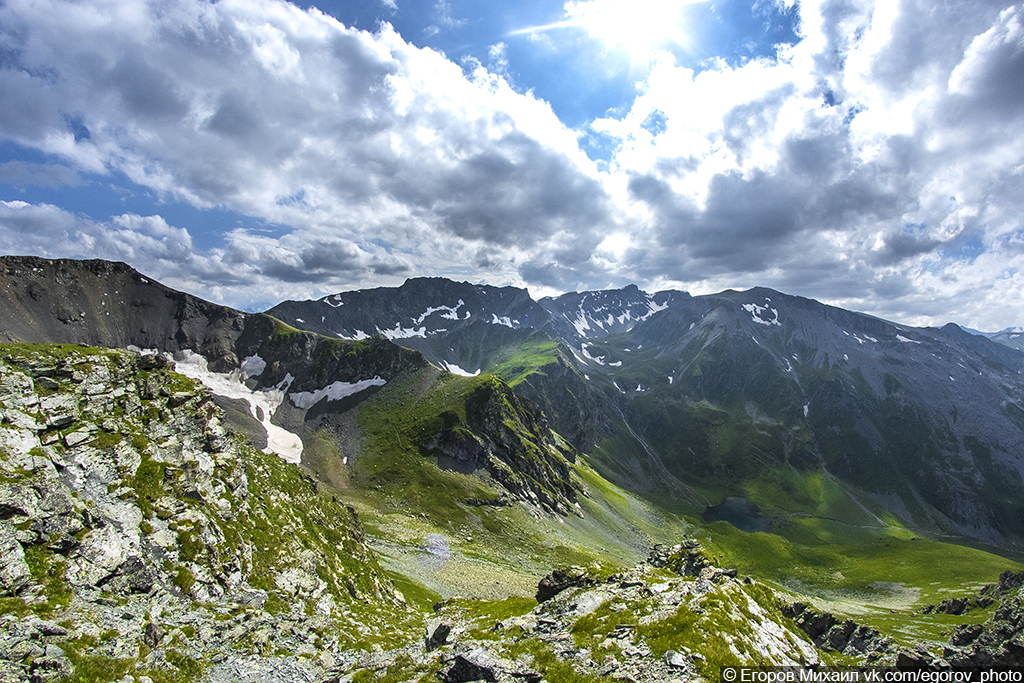 Вершины хребта Абишира Ахуба