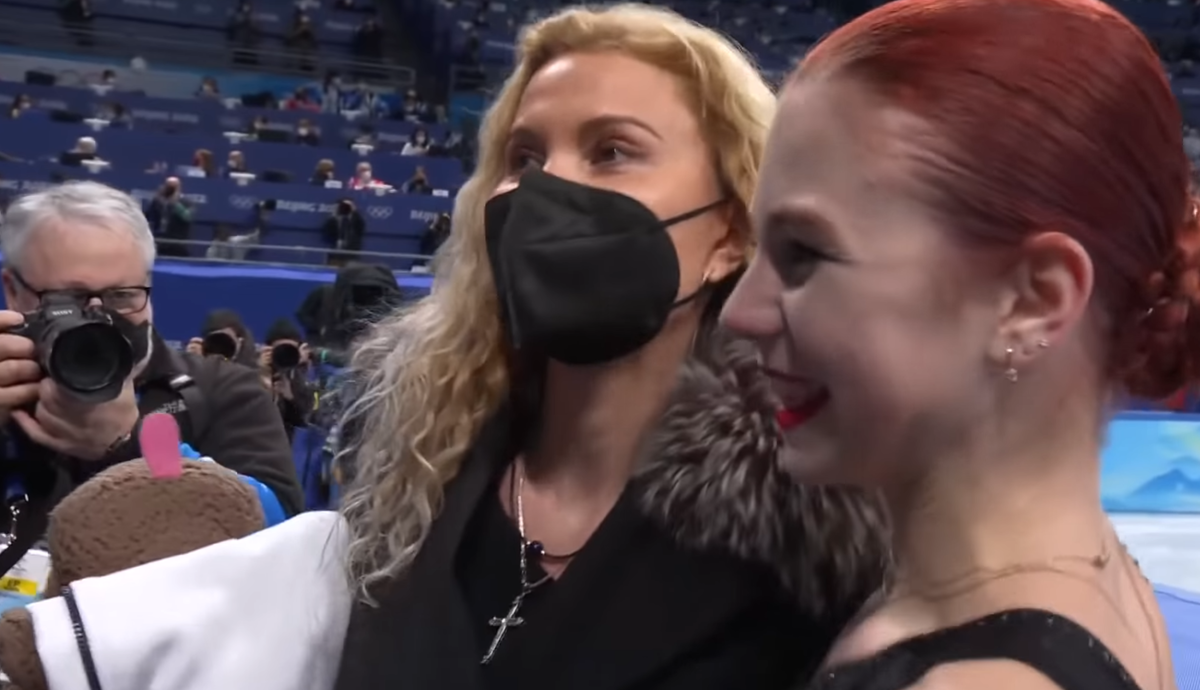 Радость Александра Трусовой после произвольной программы на зимних Олимпийских играх в Пекине. 