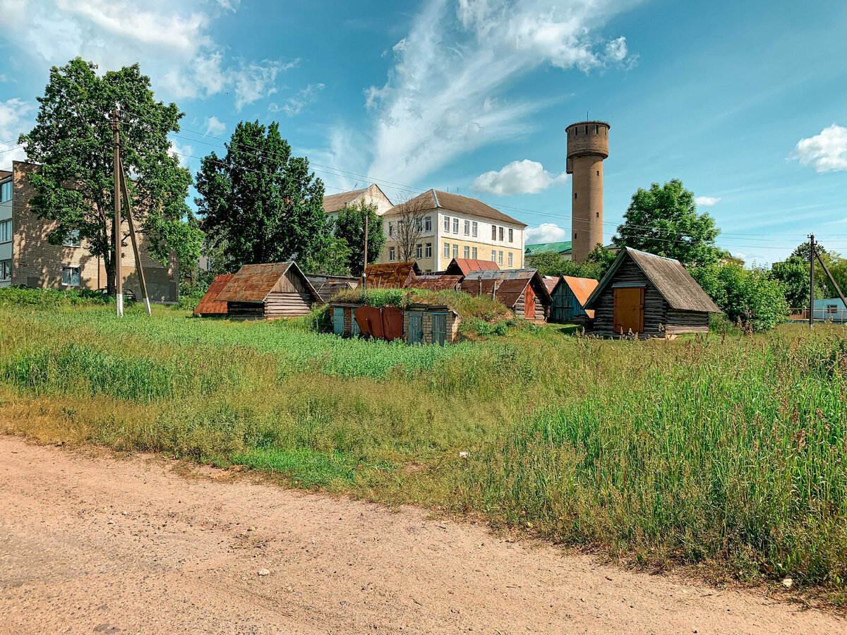 Словно игрушечная деревня для детей.