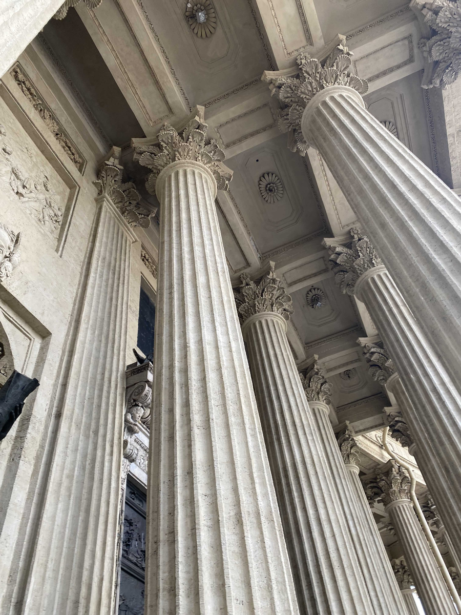 Колоны Казанского собора в стиле Ампир.