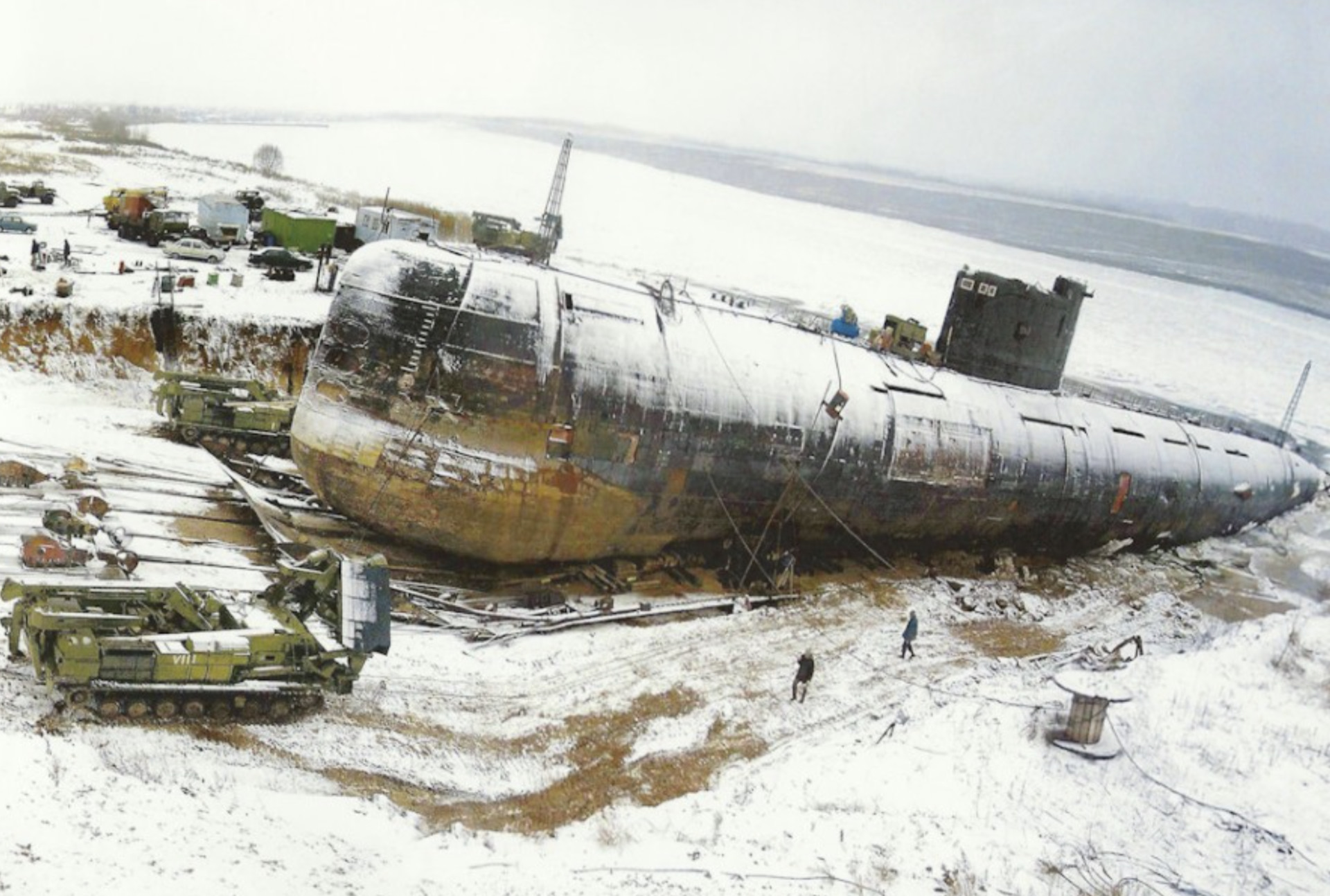 Подводная лодка 641Б «Сом» вытащенная в поле. Невероятное зрелище 😵💪😵‍💫3