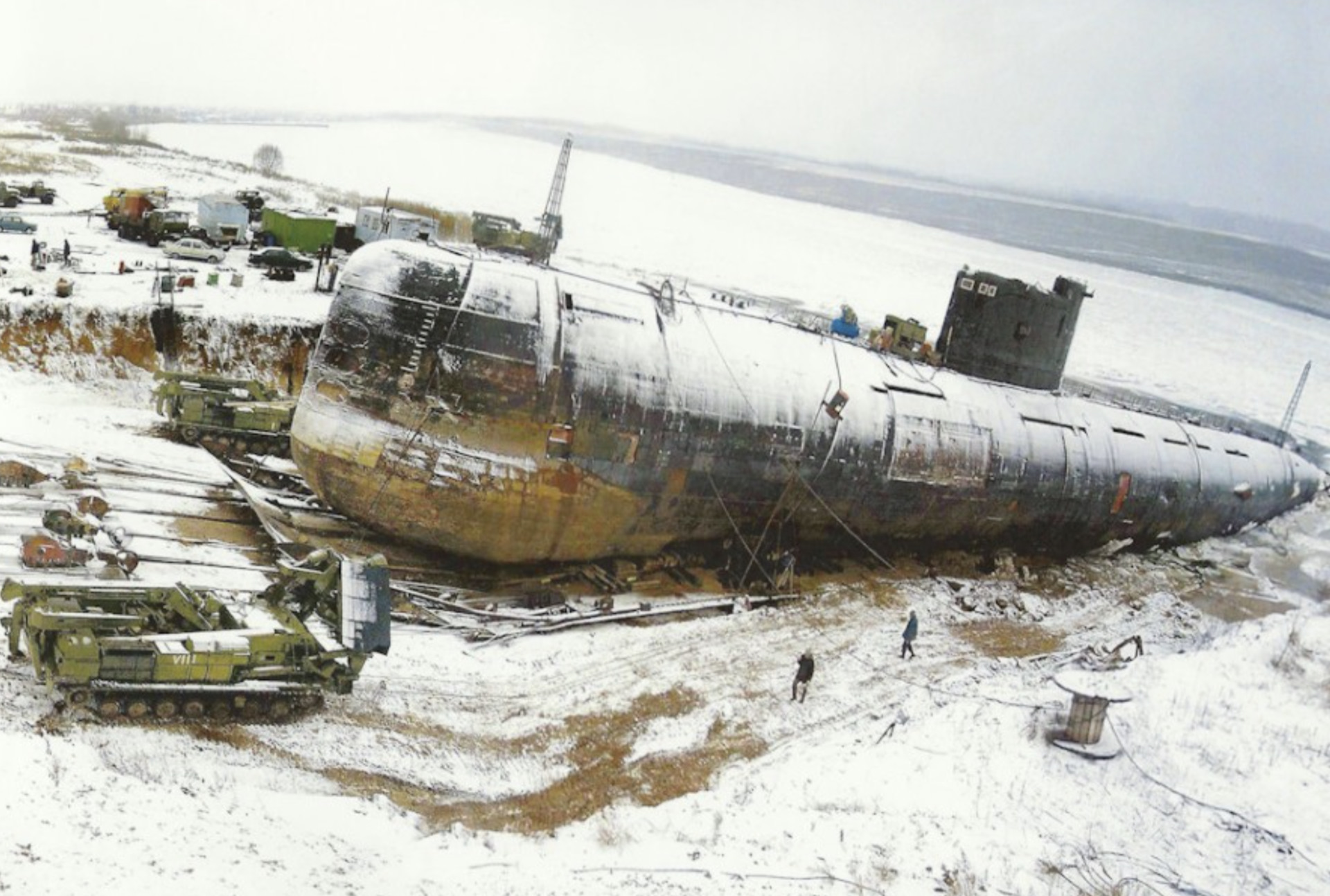 Подводная лодка 641Б «Сом» вытащенная в поле. Невероятное зрелище 😵💪😵‍💫3