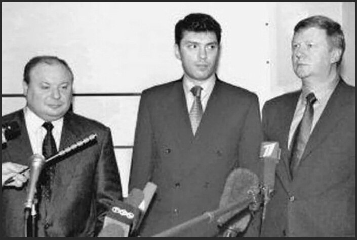 егор гайдар и анатолий чубайс. петр авен в 90. чубайс авен шохин глазьев. правительство ельцина гайдара.