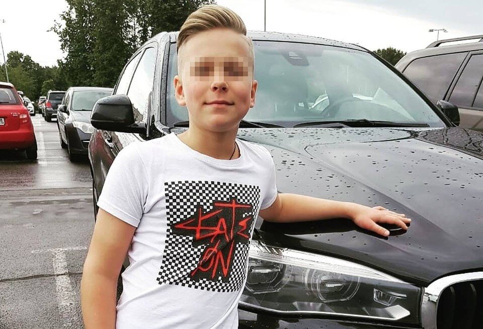     Хоккеист умер от удара шайбы в грудь  СОЦСЕТИ