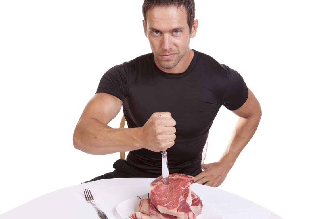 Как часто едите мясо. Мужчина ест. Еда для мужчин.