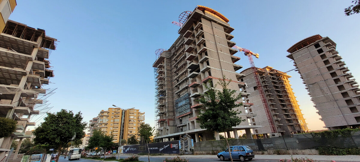 На улице Аланьи