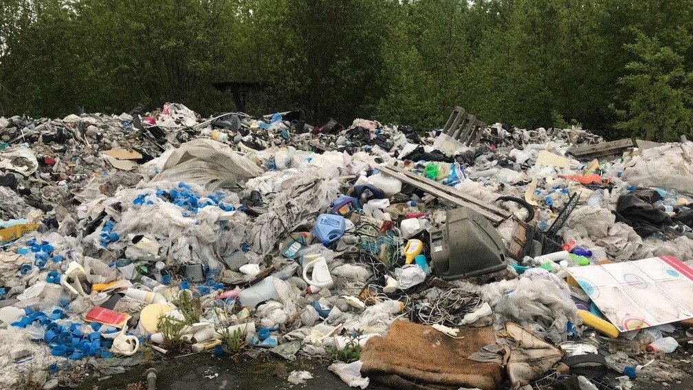     Специалисты регионального Роспотребнадзора во время изучения воздуха в зоне жилой застройки после мощного пожара на мусорном полигоне в Балахне Нижегородской области не выявили опасных веществ. Об этом доложили в управлении.