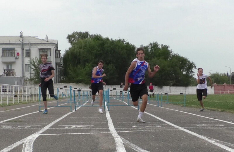    Сорнвнования по легкой атлетике (фото Сергея Пехтелева)