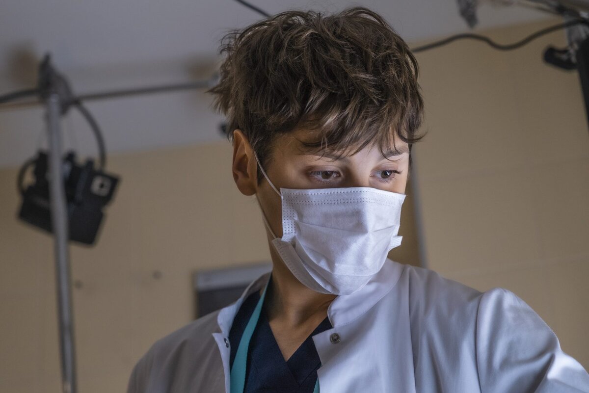 Врач Колесникова (Ирина Горбачева). 