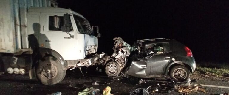    В Октябрьском районе в жутком лобовом ДТП с «Камазом» погиб водитель «Рено Сандеро» Андрей Севостьянов