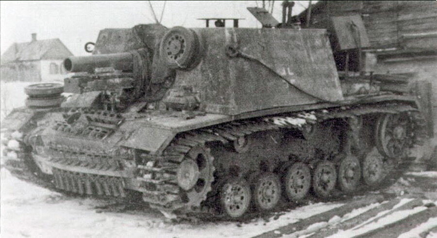 А это САУ-33 в Сталинграде.