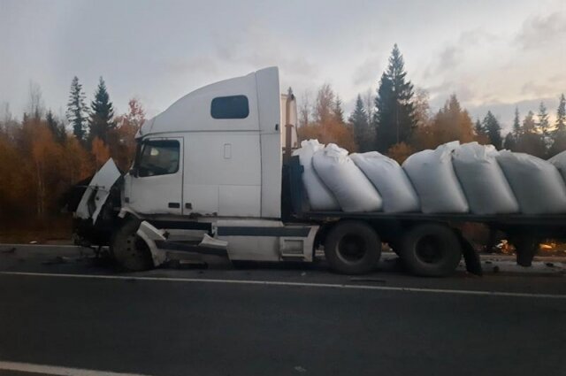   Легковушка столкнулась с фурой. Фото: МВД по Пермскому краю