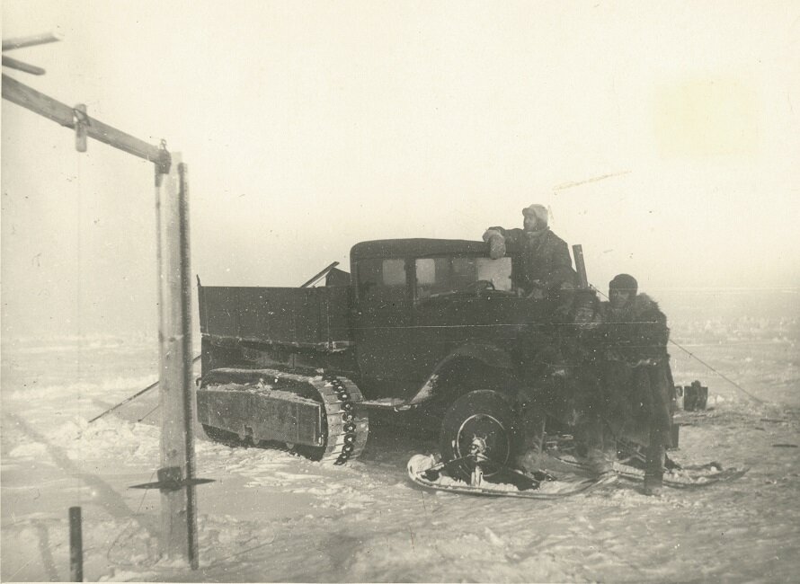 На таких вездеходах геологи Урванцева передвигались по тундре (фото 1933 года). Фото: severok1979.livejournal.com