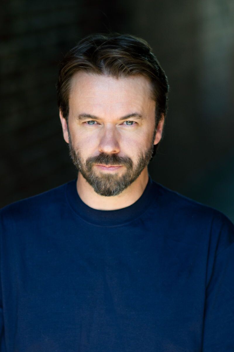 Режиссером ленты выступил Крис Батлер, который отличался ранее своей работой над фильмом «Норманн». 