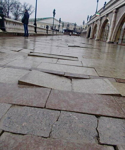 Плитка в Москве возле Кремля. 2018 год